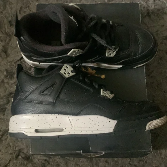 Air Jordan 4s - Picture 4 of 9